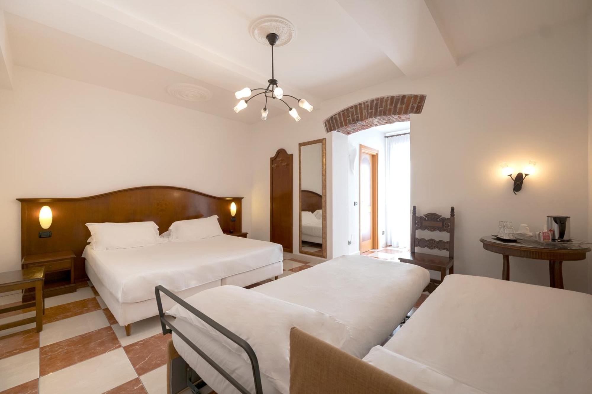 Hotel Ungheria Varese 1946 Hotel 3*